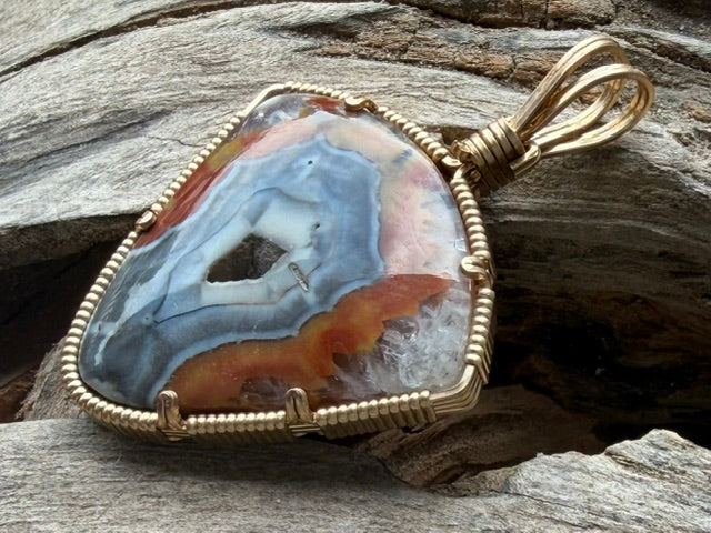 Roar -- Puma Agate in Gold