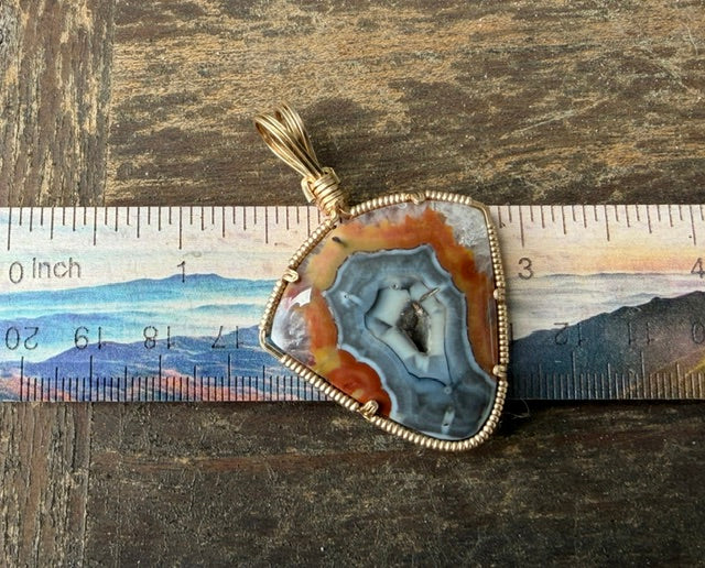 Roar -- Puma Agate in Gold
