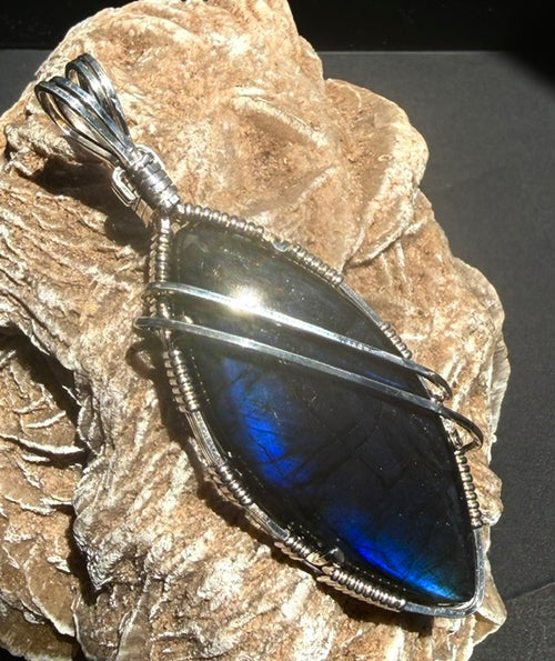 African Labradorite in Silver -- ShockingBlu