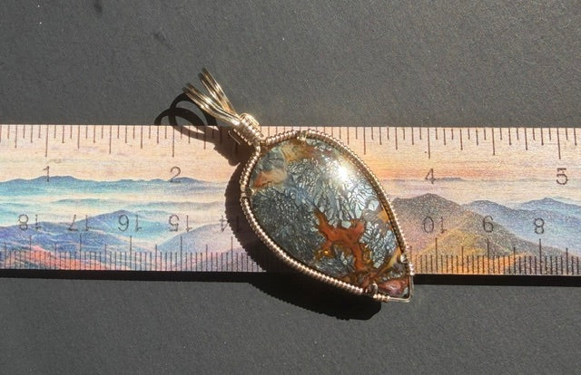 Wings -- Marcasite in Agate in Gold