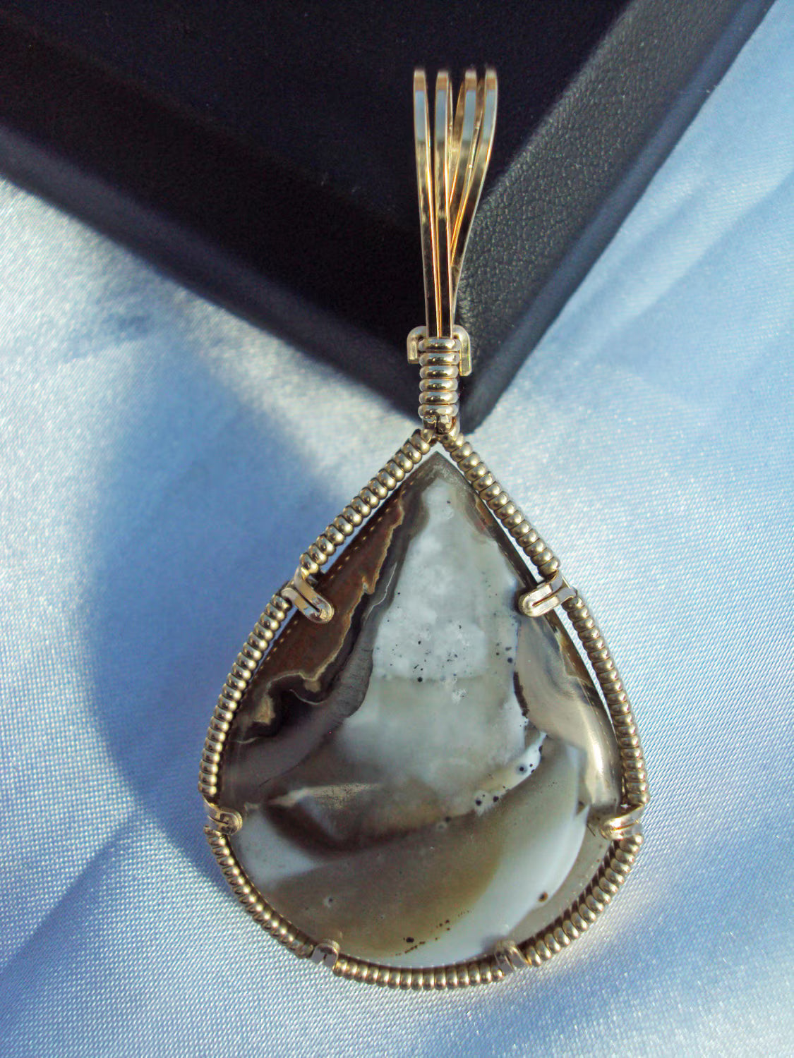 Priday Plume Agate in Gold -- DuneShower